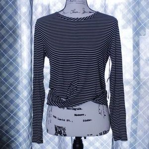 ⭐️🆕HAUTE MONDE Black & White Top Sz M⭐️